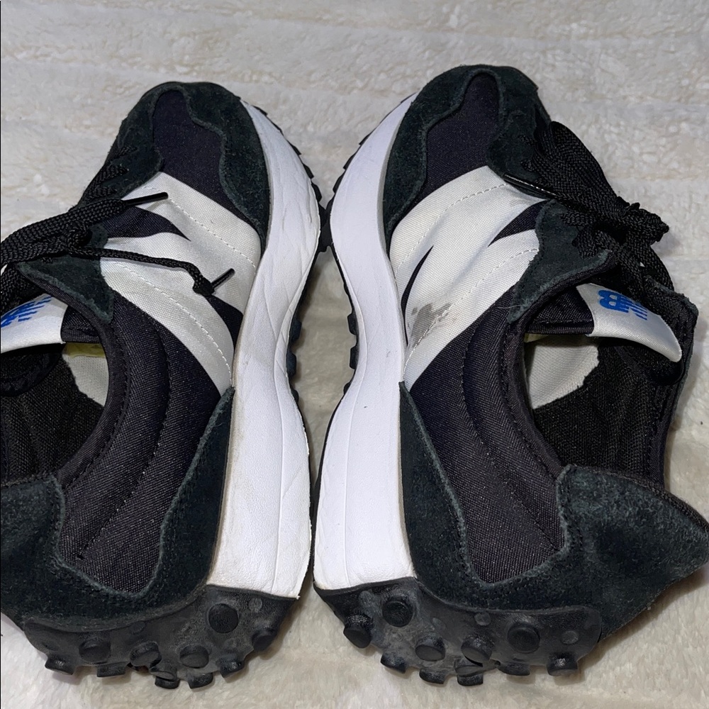 New Balance 327 - Picture 6 of 11